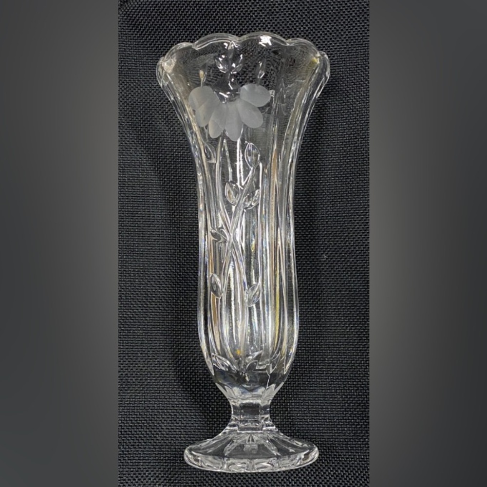 Princess House Heritage Romance Collection 24% Lead Crystal Bud Vase 5 7/8”